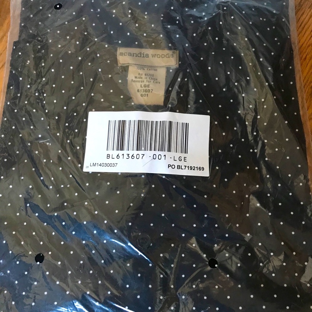New Men’s collared black/white polka dot shirt